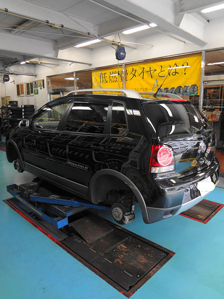 �N���X�|���@�΂ߌ�납��A�A