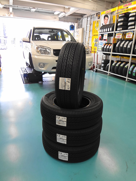 RAV-4�Ƀ��O�mG RV�@215/70R16